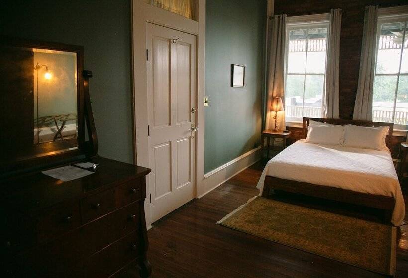 غرفة قياسية, The Grand