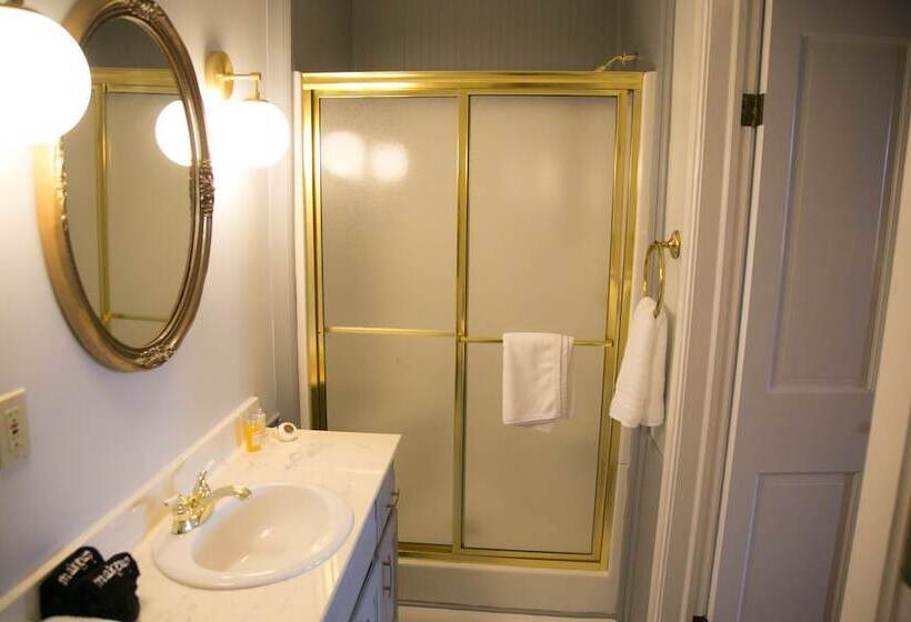 غرفة قياسية, The Grand