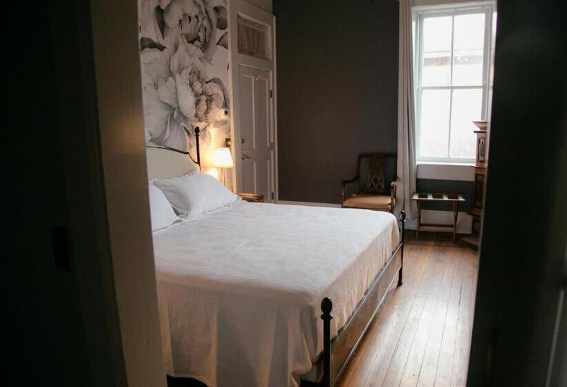 غرفة سوبيريور سرير كينج, The Grand