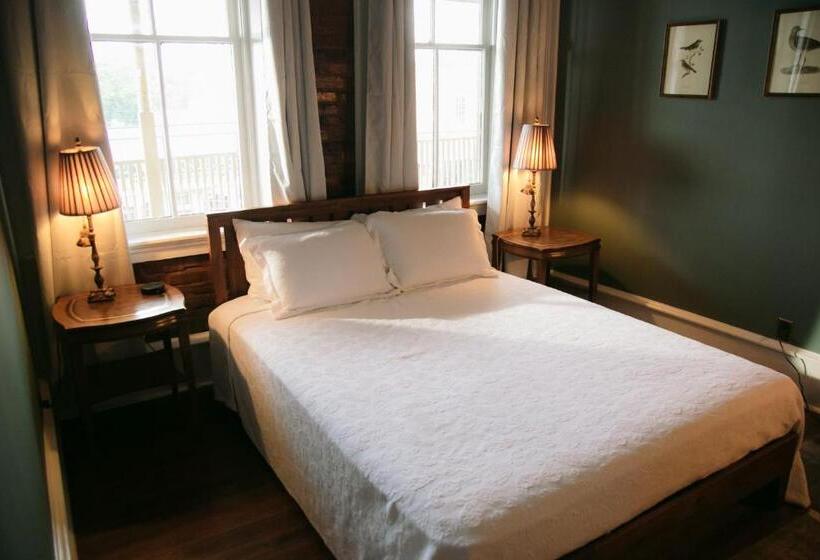 غرفة قياسية, The Grand