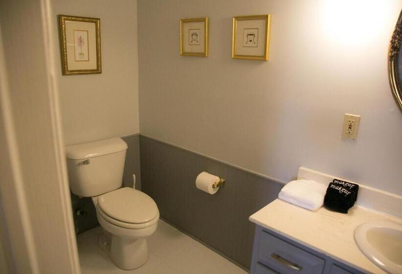 غرفة قياسية, The Grand