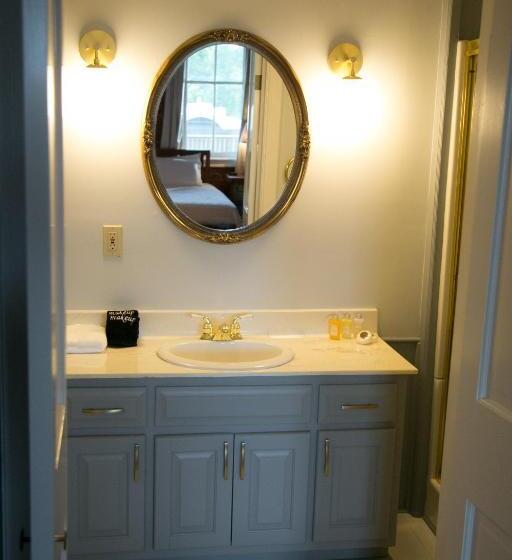 غرفة قياسية, The Grand