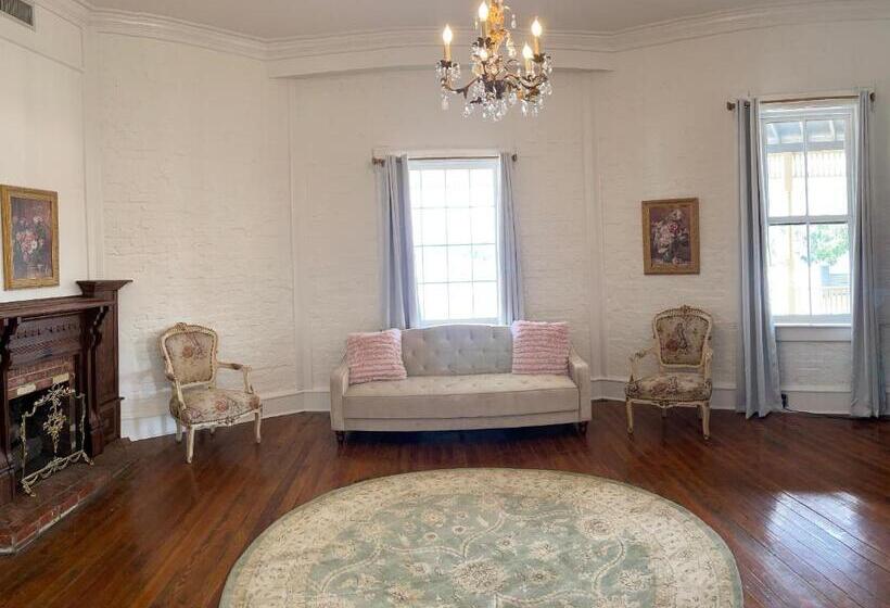 إستوديو قياسى سرير كينج, The Grand