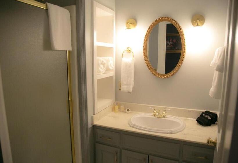 غرفة قياسية, The Grand