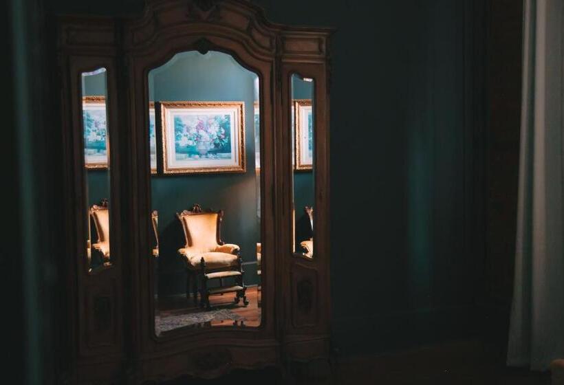 غرفة ديلوكس, The Grand