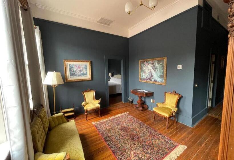 غرفة ديلوكس, The Grand