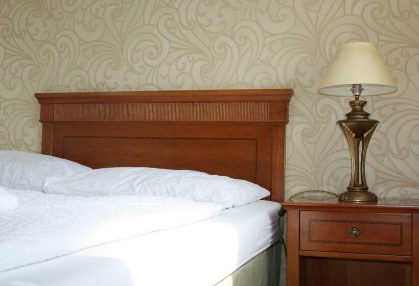 חדר סטנדרט, A Restaurace Pomezí