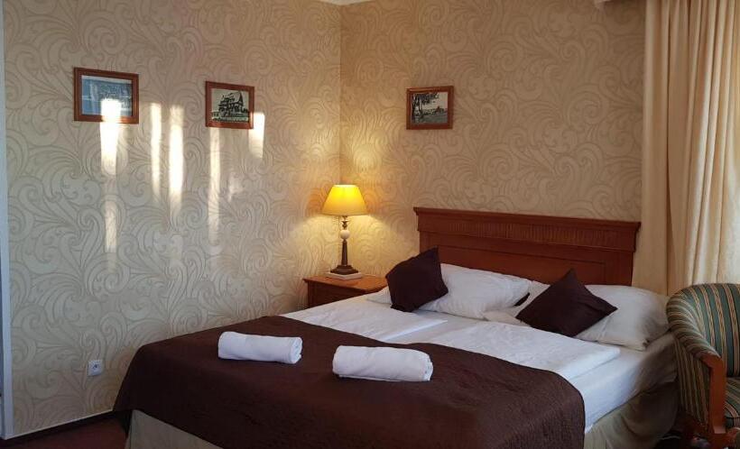 חדר סטנדרט, A Restaurace Pomezí