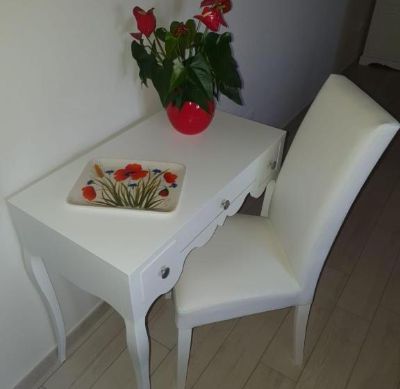 غرفة قياسية سرير كينج, Colle Del Mirto