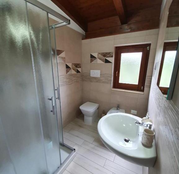 غرفة قياسية سرير كينج, Colle Del Mirto