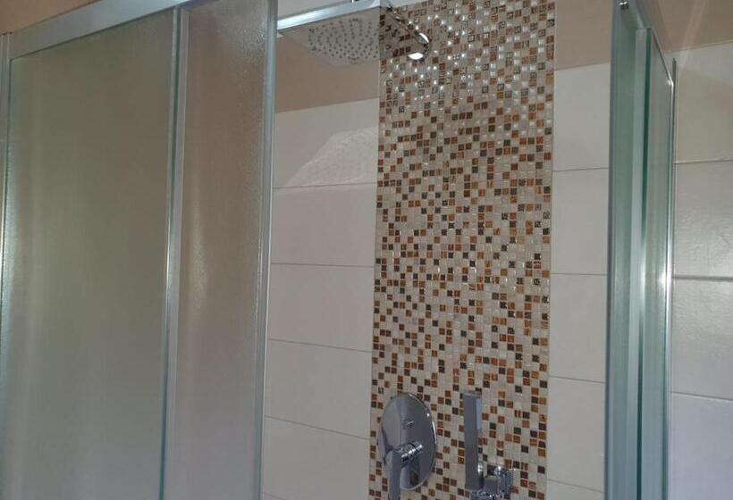 غرفة قياسية سرير كينج, Colle Del Mirto