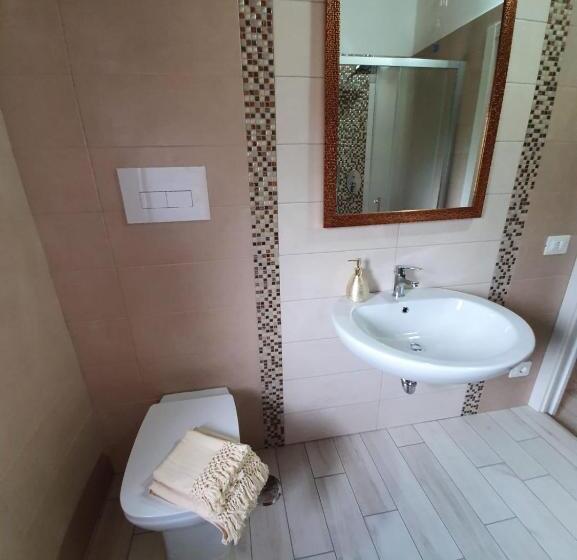 غرفة قياسية سرير كينج, Colle Del Mirto