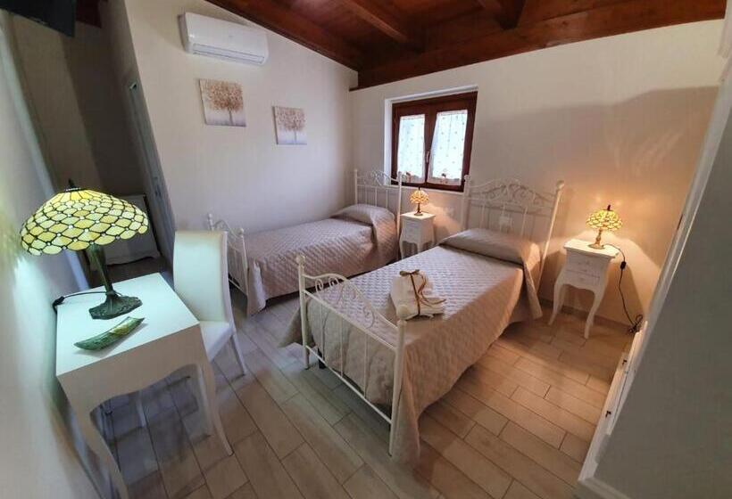 غرفة قياسية سرير كينج, Colle Del Mirto