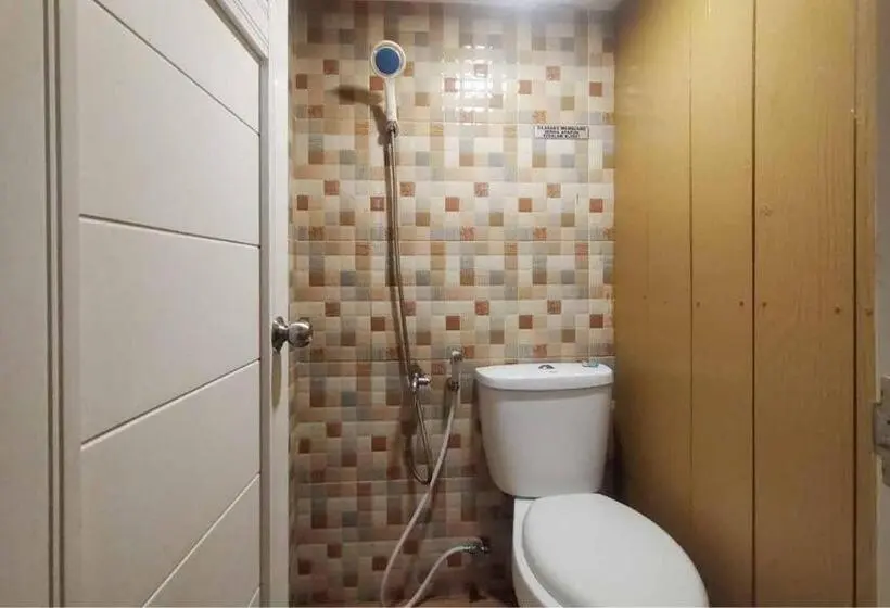 スタンダードルーム, D H Mansion La Rosa Syariah Sentul Mitra Reddoorz