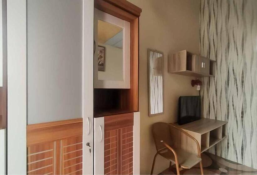 Номер Superior, D H Mansion La Rosa Syariah Sentul Mitra Reddoorz