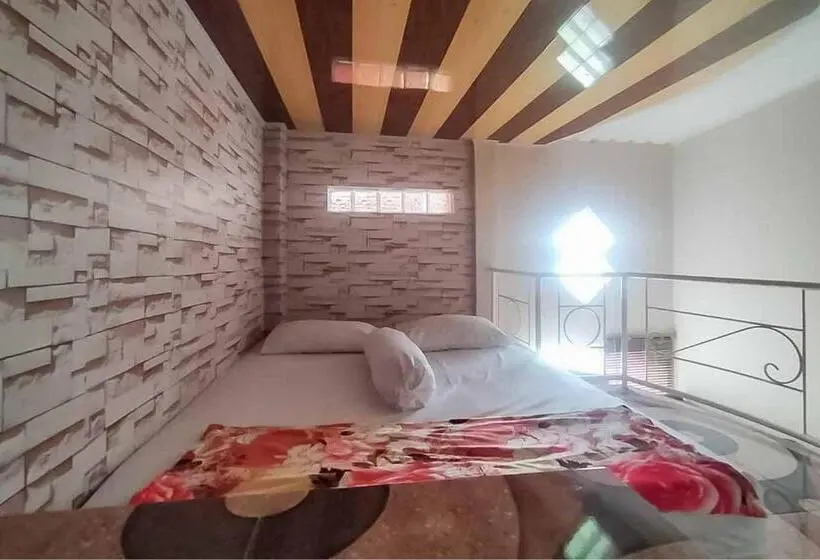 スーペリアールーム, D H Mansion La Rosa Syariah Sentul Mitra Reddoorz