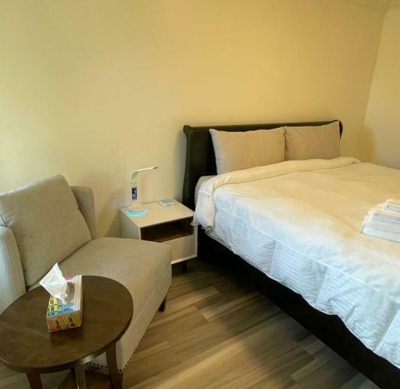 Deluxe Suite King Bed, Destination Inn