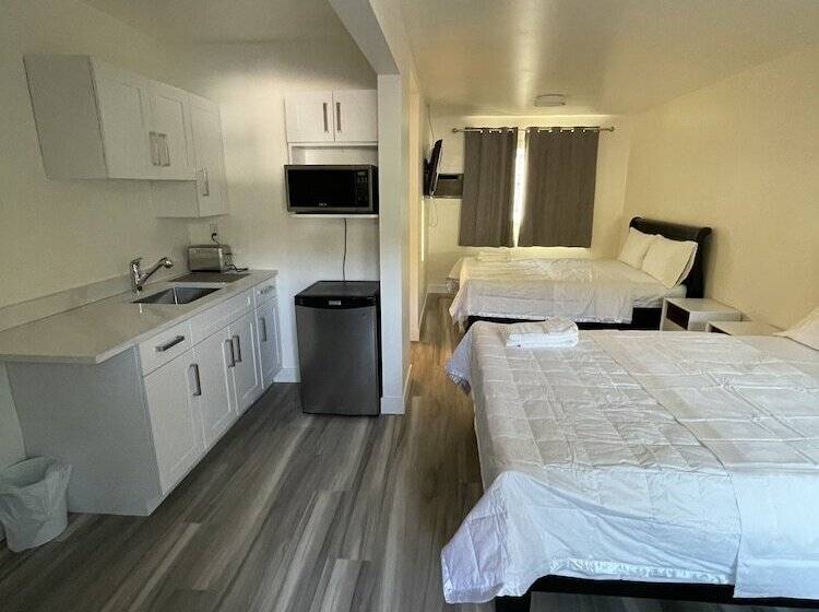 استودیوی لوکس, Destination Inn