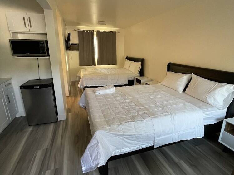 Студия Deluxe, Destination Inn