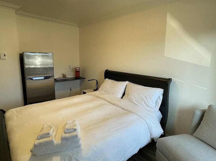 سوییت لوکس, Destination Inn