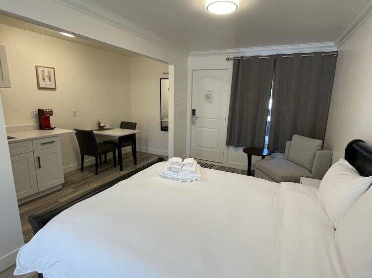 استودیوی لوکس, Destination Inn