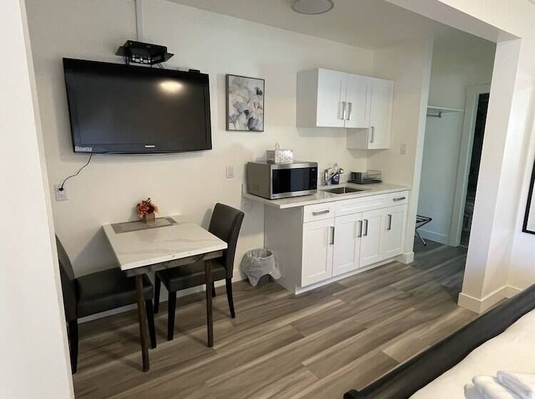 استودیوی لوکس, Destination Inn