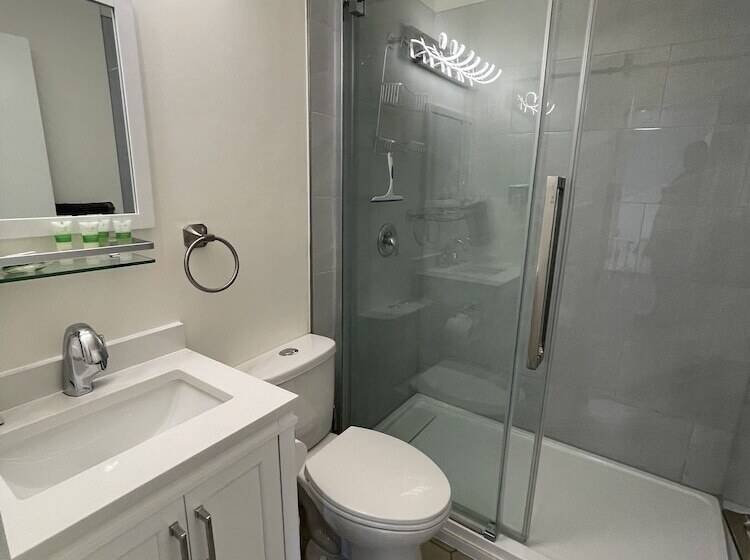 سوییت لوکس, Destination Inn