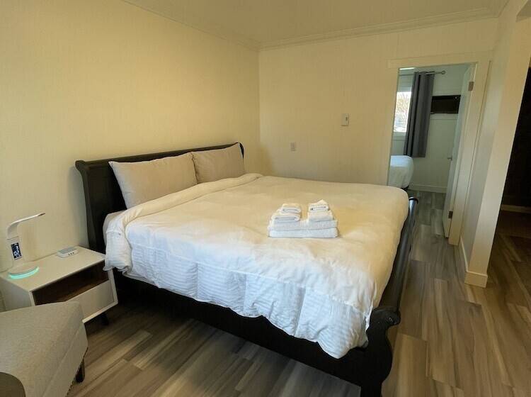 سوییت لوکس, Destination Inn