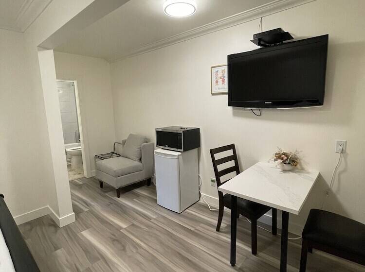 سوییت لوکس, Destination Inn