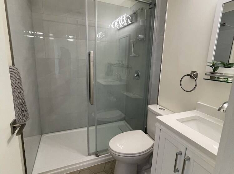 استودیوی لوکس, Destination Inn