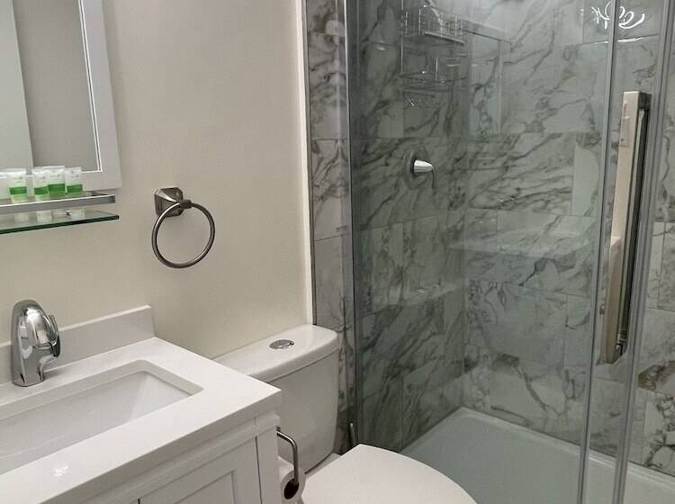 سوییت لوکس, Destination Inn