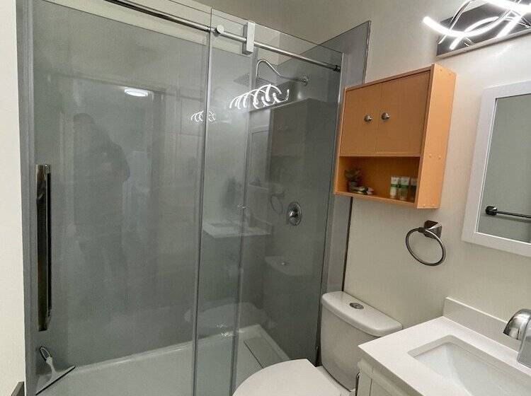 استودیوی لوکس, Destination Inn