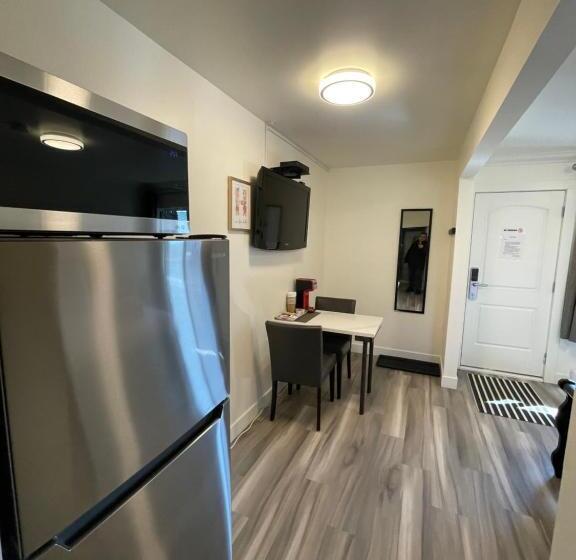 Deluxe Suite King Bed, Destination Inn