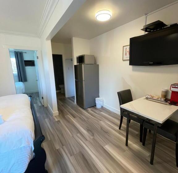 Deluxe Suite King Bed, Destination Inn