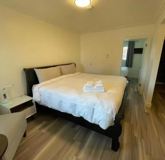 キングサイズベッドのデラックススイート, Destination Inn