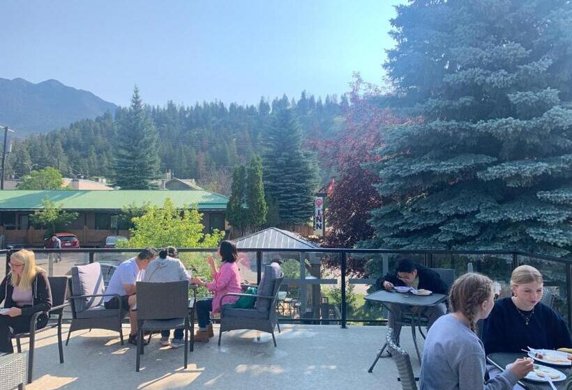 استودیوی لوکس, Destination Inn