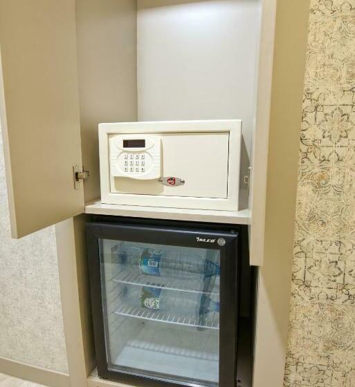 اتاق استاندارد سه تخته با بالکن, Florina