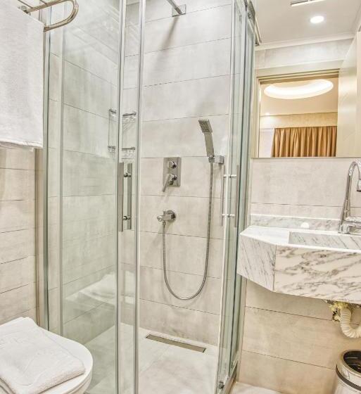 اتاق لوکس با بالکن, Florina