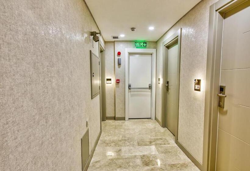 اتاق لوکس با بالکن, Florina