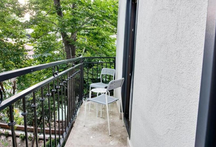 اتاق استاندارد سه تخته با بالکن, Florina