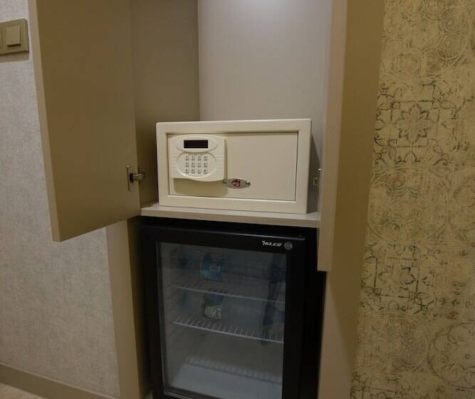 اتاق سوپریور یک تخته, Florina