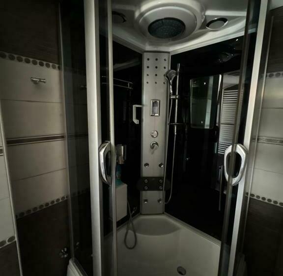 استودیوی لوکس, Royal