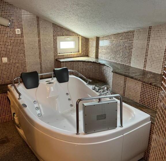 استودیوی لوکس, Royal