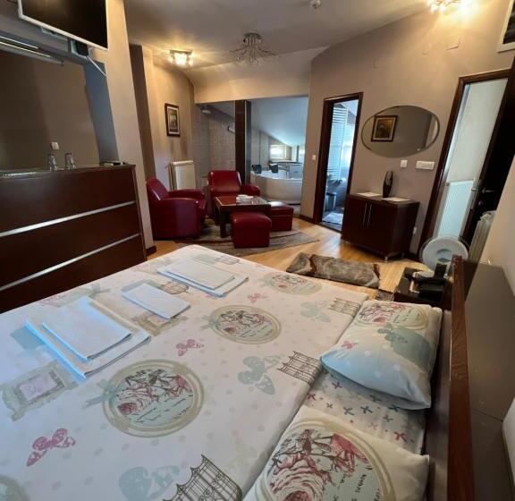 استودیوی لوکس, Royal