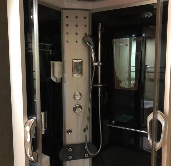 اتاق لوکس سه تخته, Royal