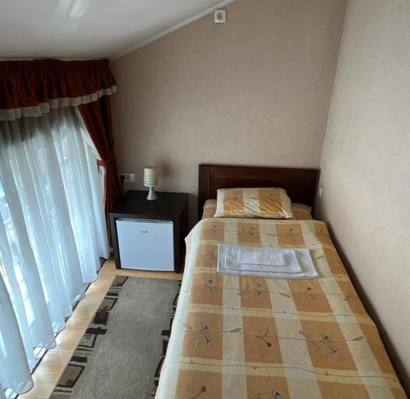 اتاق لوکس سه تخته, Royal