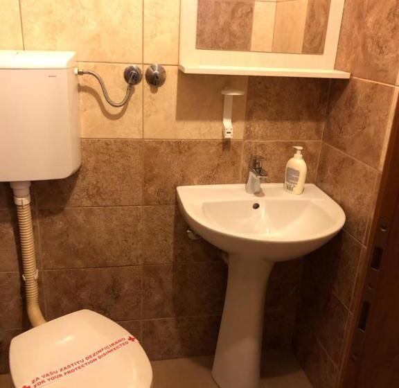 اتاق استاندارد سه نفره, Royal