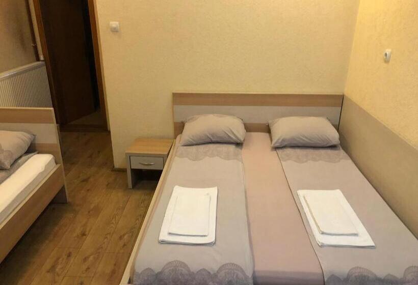 اتاق استاندارد سه نفره, Royal