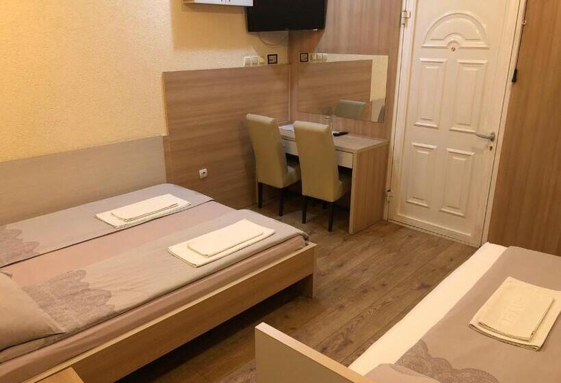 اتاق استاندارد سه نفره, Royal