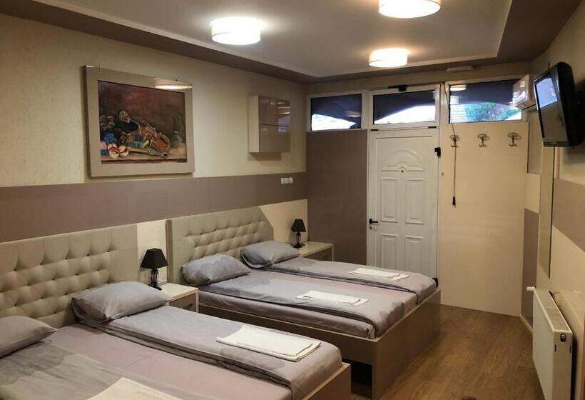 اتاق خانوادگی, Royal